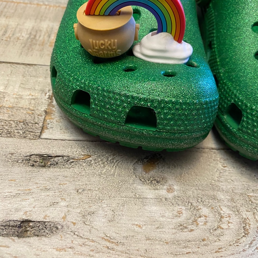 CROCS “Lucky Charms” Kids Unisex Clogs Size 11 Green Glitter Charms Like New - Picture 3 of 15